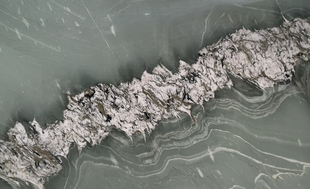 Quartzite island slab detail